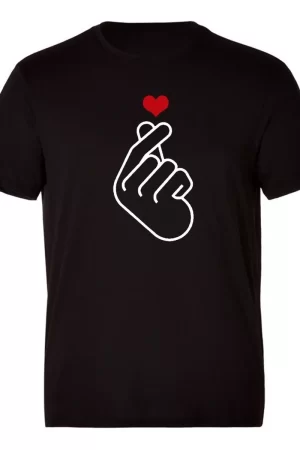 Playera negra de corazon coreano